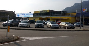 percorso esterno dal DiPiù a sx per Studio Dentistico Mesenzana
